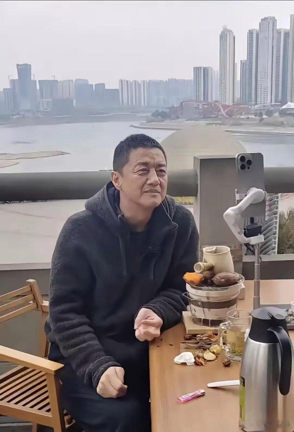 5000万债务清零第1天法院文书刚撤，李亚鹏把直播间的50%佣金打进了监管账户。