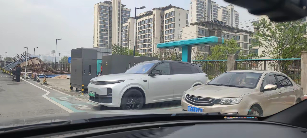 闪充再快也没用，理他干嘛，想怎么停就怎么停。