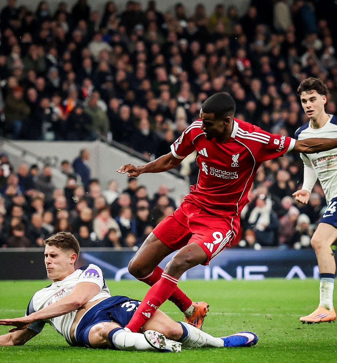 欧洲转会新闻！★英超第一失败！伊萨克确诊踝关节损伤+腓骨骨折，已成功接受手术