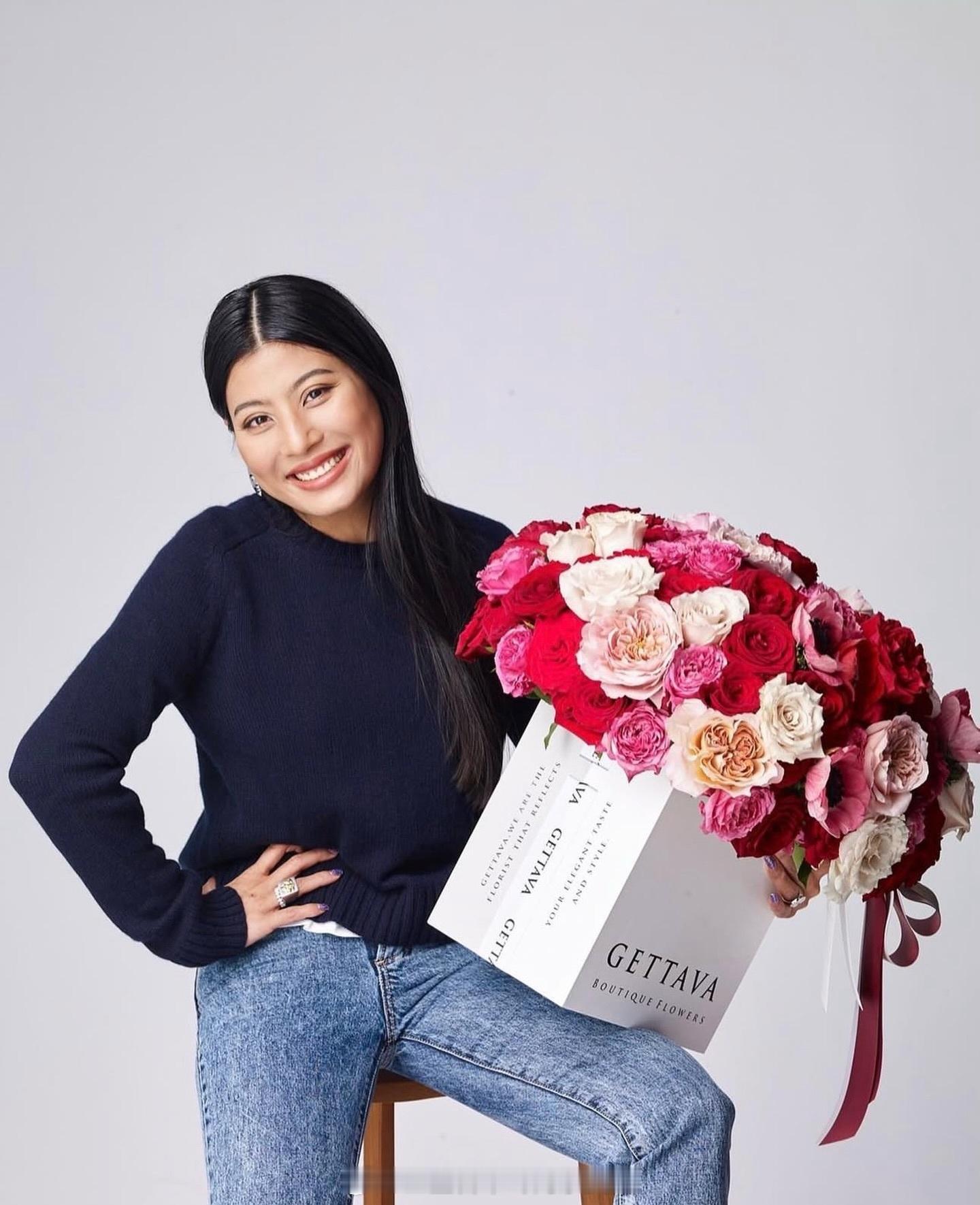 王室王室泰国王室镇宅镇宅情人节收到鲜花店送给她的花，这个鲜花品牌以前也和她合作