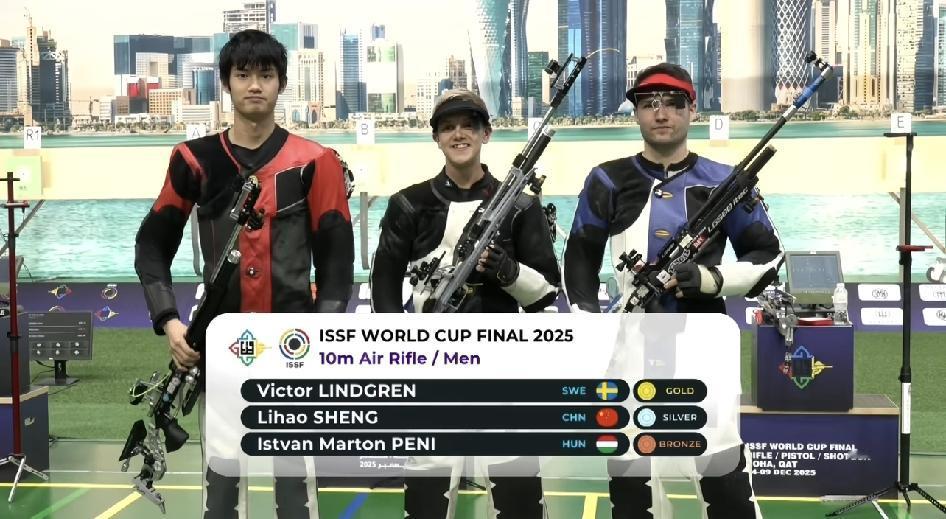 射击世界杯总决赛：盛李豪连续反超获得亚军2025年射击世界杯总决赛男子10米