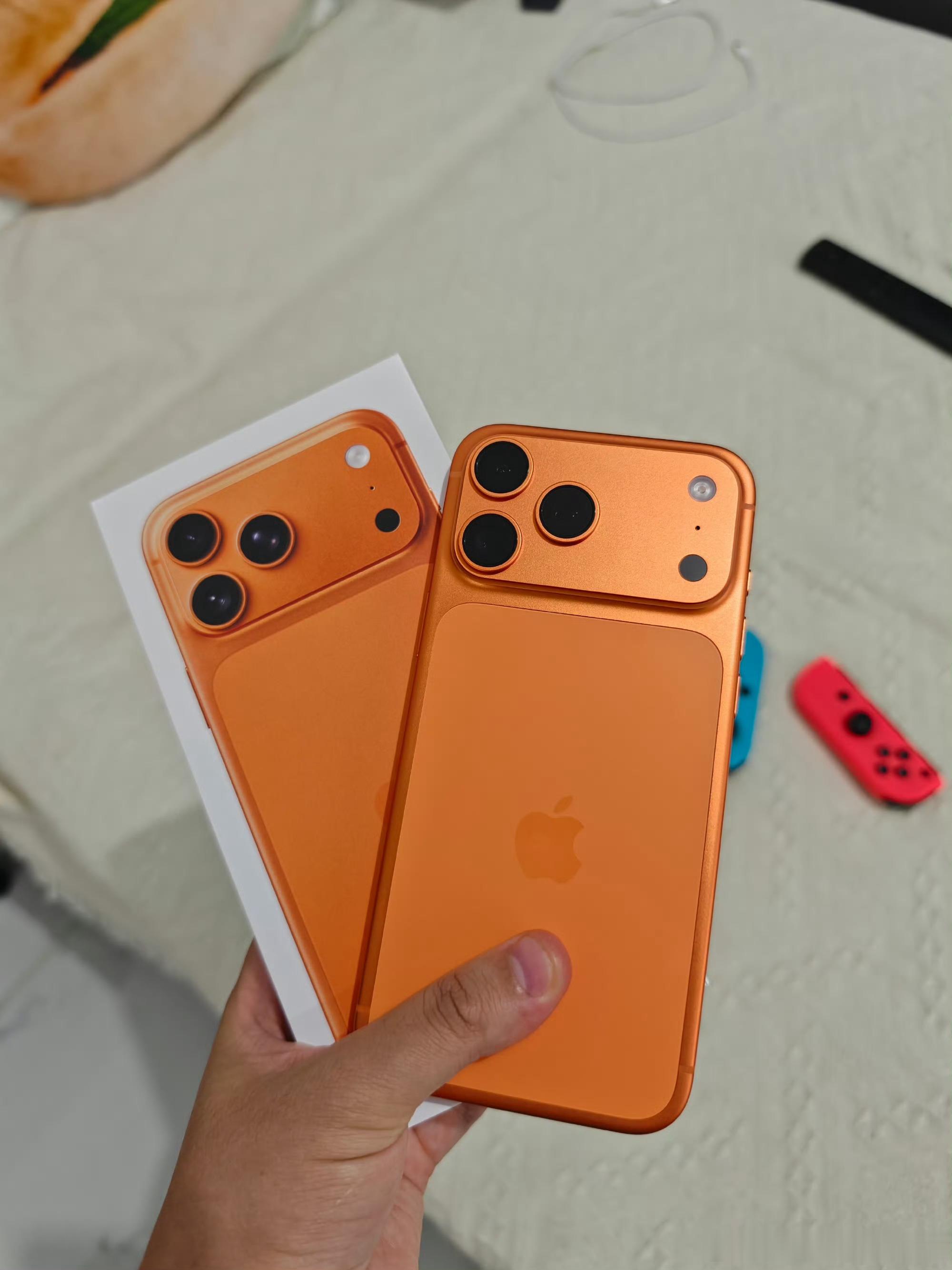 苹果彻查iPhone17Pro褪色看了下我的iPhone17ProMax橙色目