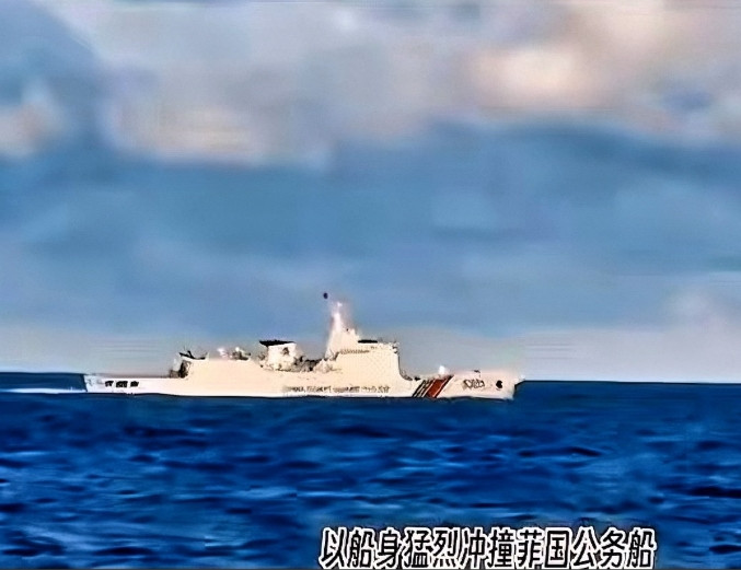 今日，中国又与菲律宾发生严重冲突，在这次冲突中，中国依然用海警船冲撞、加水炮射击