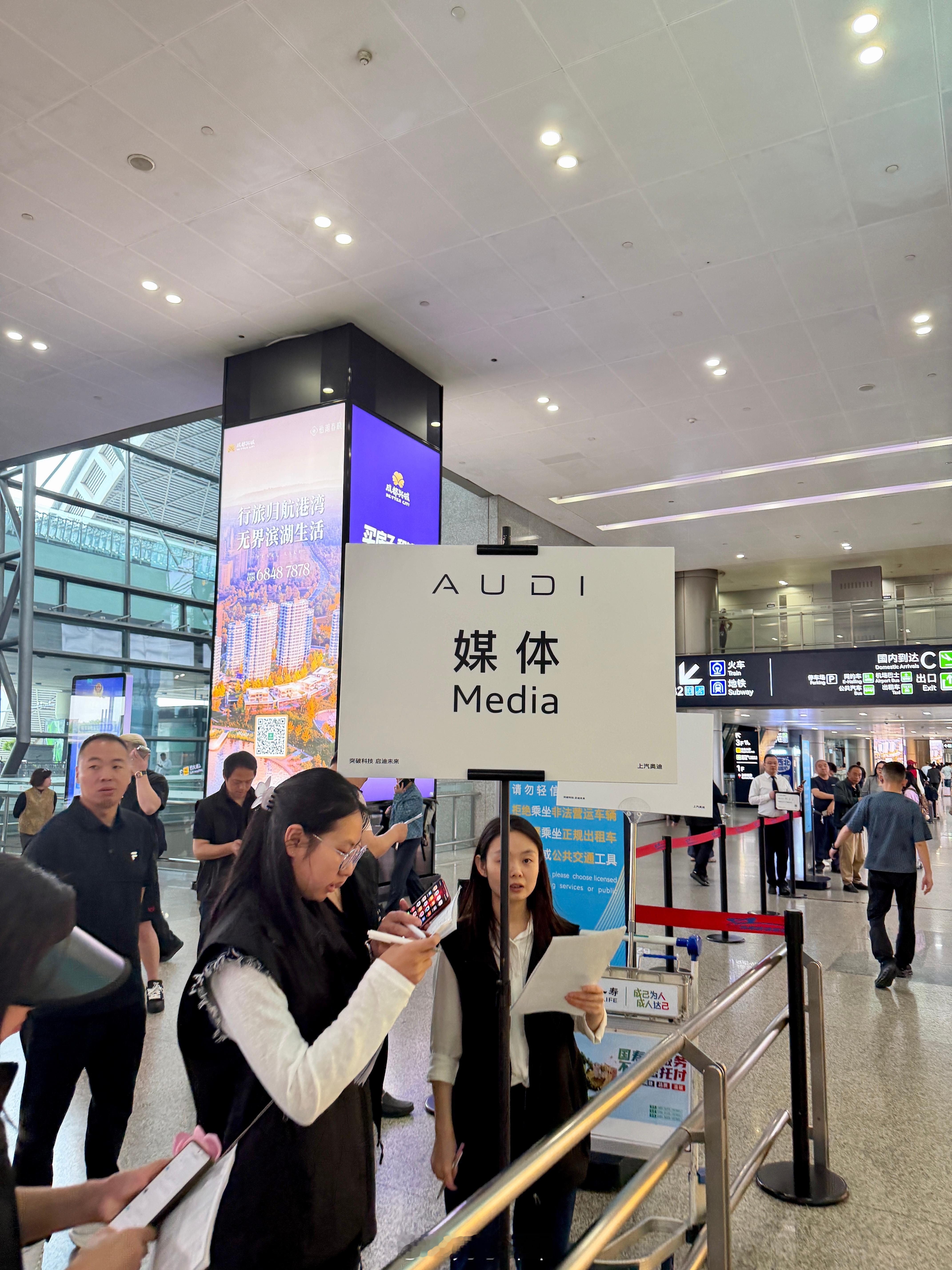 今晚上汽奥迪第二款车E7X就要上市了…看完上汽大众ID.ERA9X的定价我相