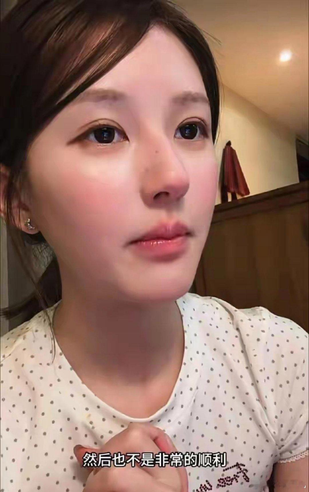 赵露思太真诚了！居然敢主动在直播里坦白今年没去参加任何跨年晚会的原因：不是因为没