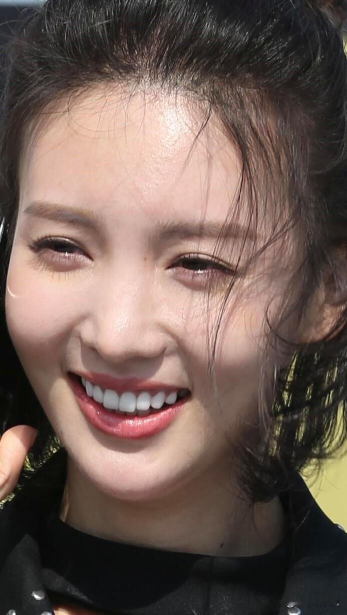 群众的眼睛都是雪亮的，有没有整容一目了然！