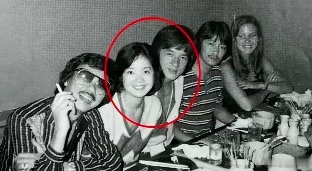 被成龙“泡过”的三位女星，个个性感迷人，是玩玩而已还是真爱？
