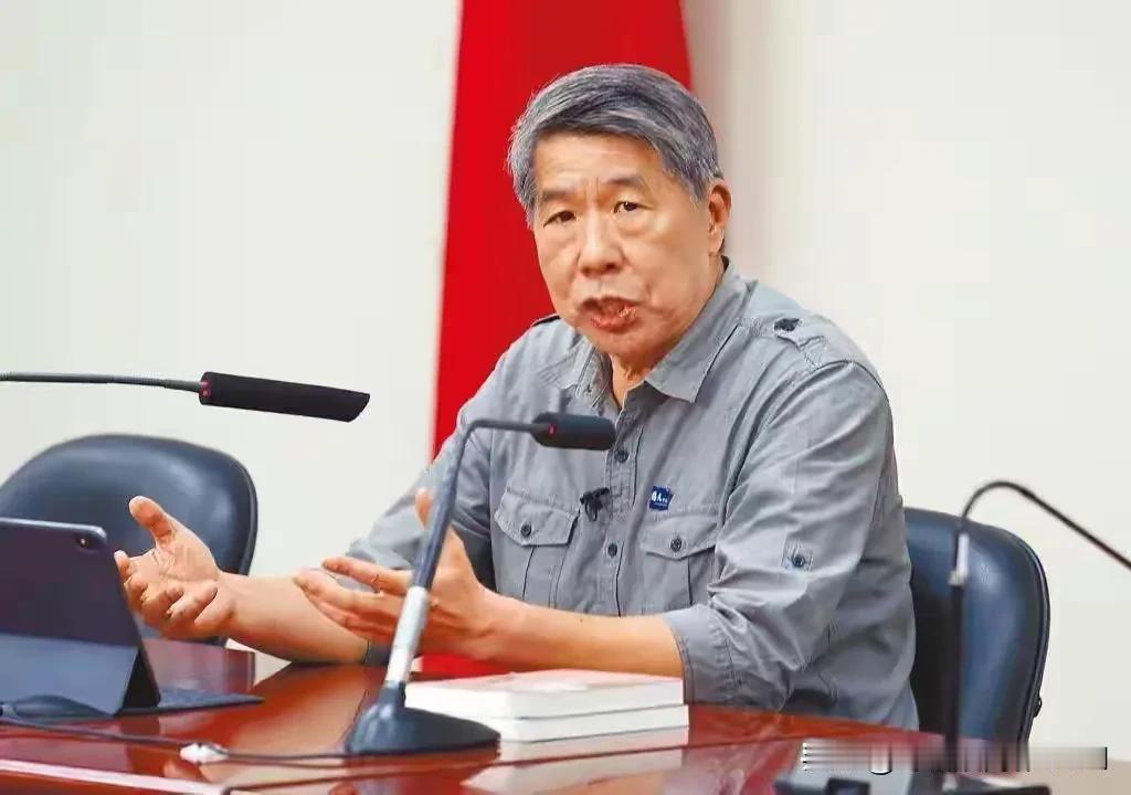 张亚中说：季麟连在立法院阻止了对美军购，惹得赵少康大发雷霆逼着季麟连道歉辞职，让
