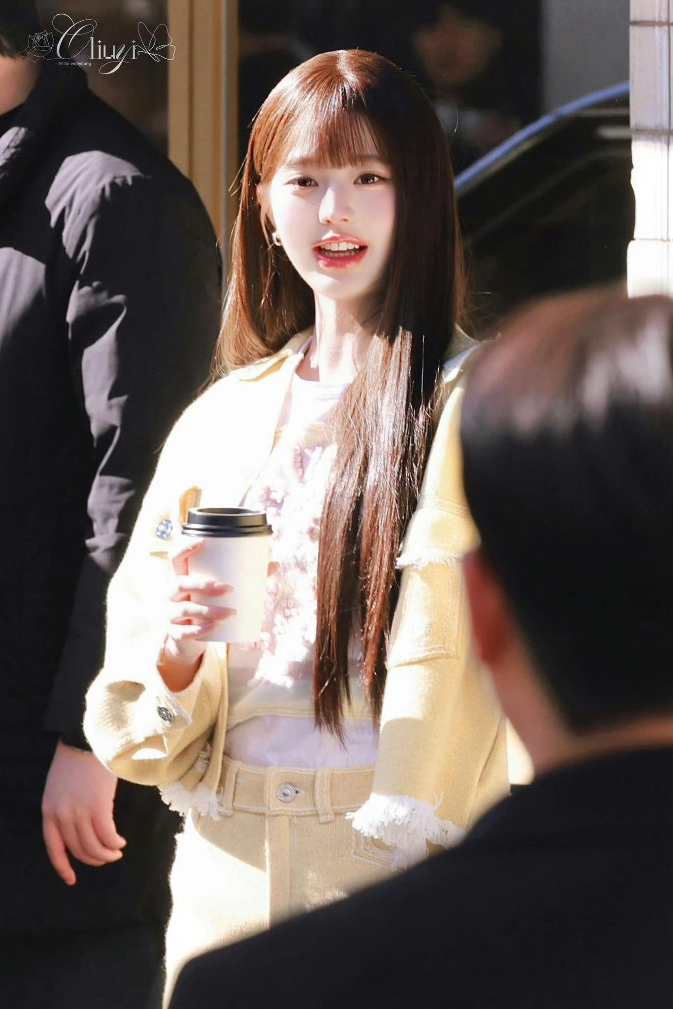 张元英这套造型好好看，从头到脚都很完美