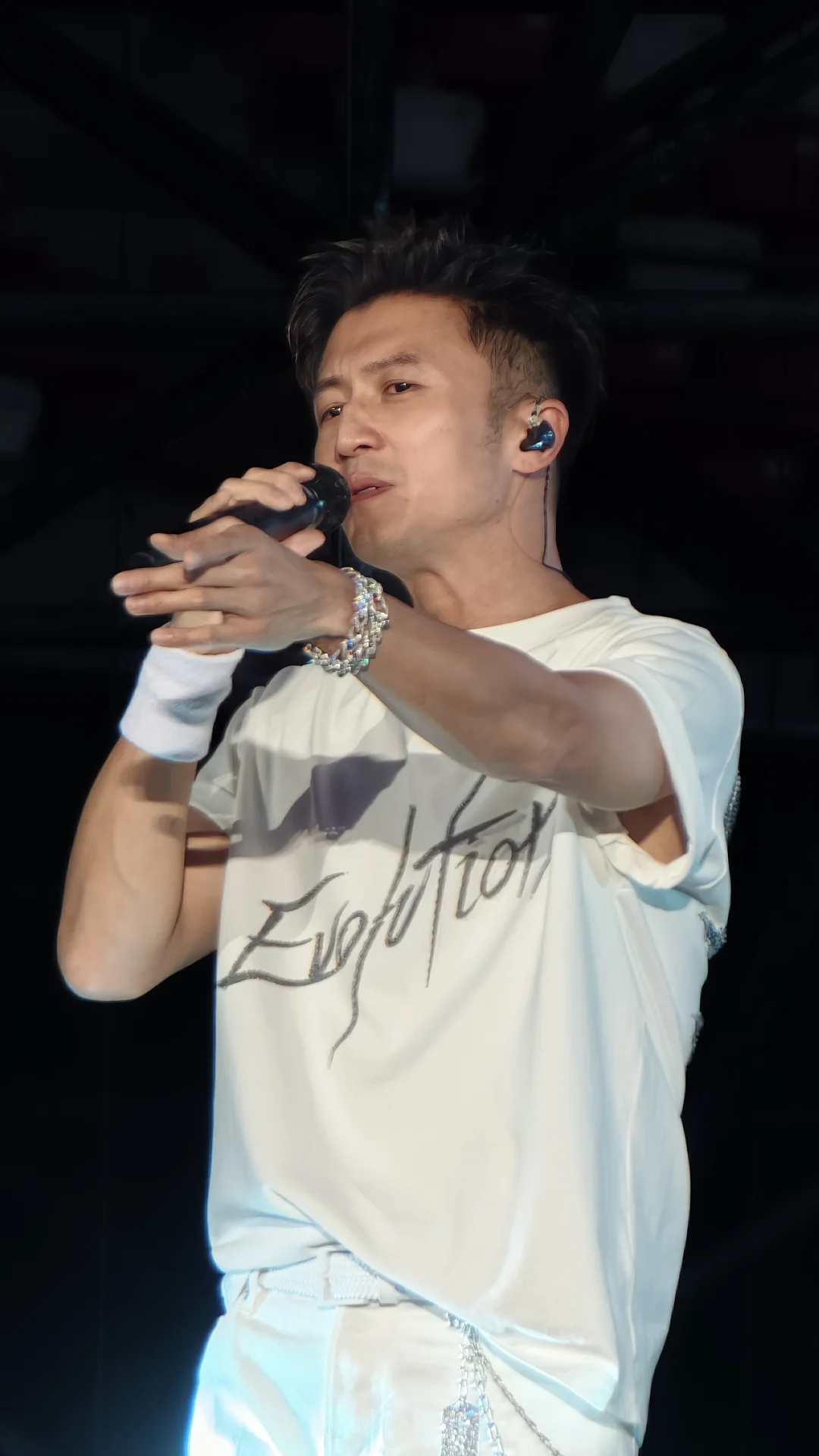 谢霆锋演唱会北京🤘随手一按就是神图！！