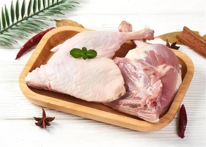 绝不会造假的6种食物，第6名，鸭肉。 食物界的反向天花板，只有鸭子冒充其他食