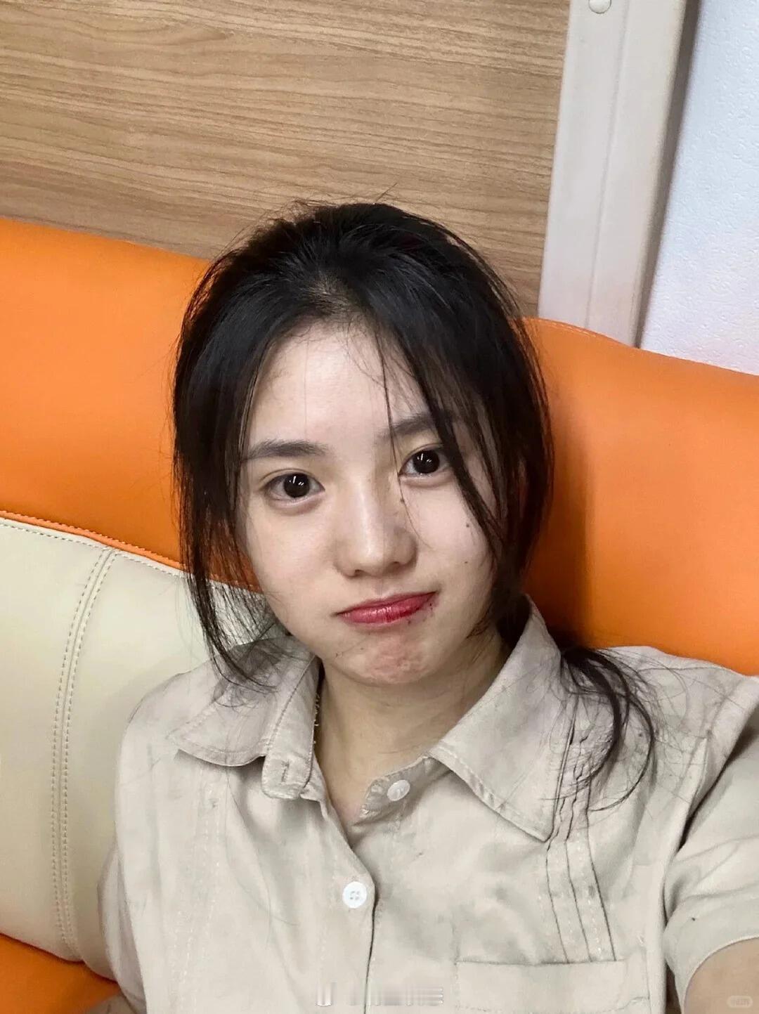 刘浩存算什么类型美女？刘浩存的脸，是那种安安静静、干干净净的存在。你很难用“完