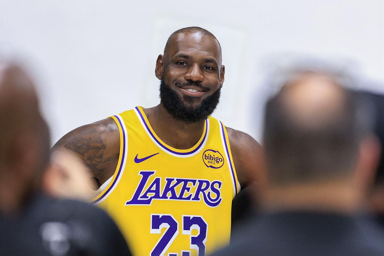 东契奇：老詹，你被下放到G联盟啦？那不是G联盟迎来史上最大牌球星啦？？？詹姆斯