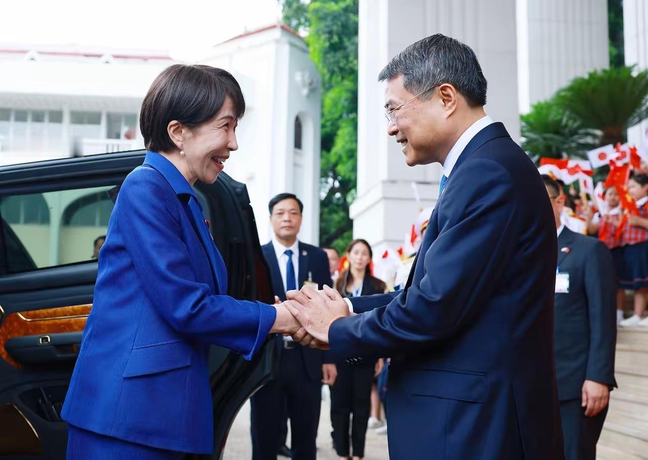 5月2日上午，高市早苗与越南总理黎明兴举行会晤。这不仅是越南新领导层上任后的首次