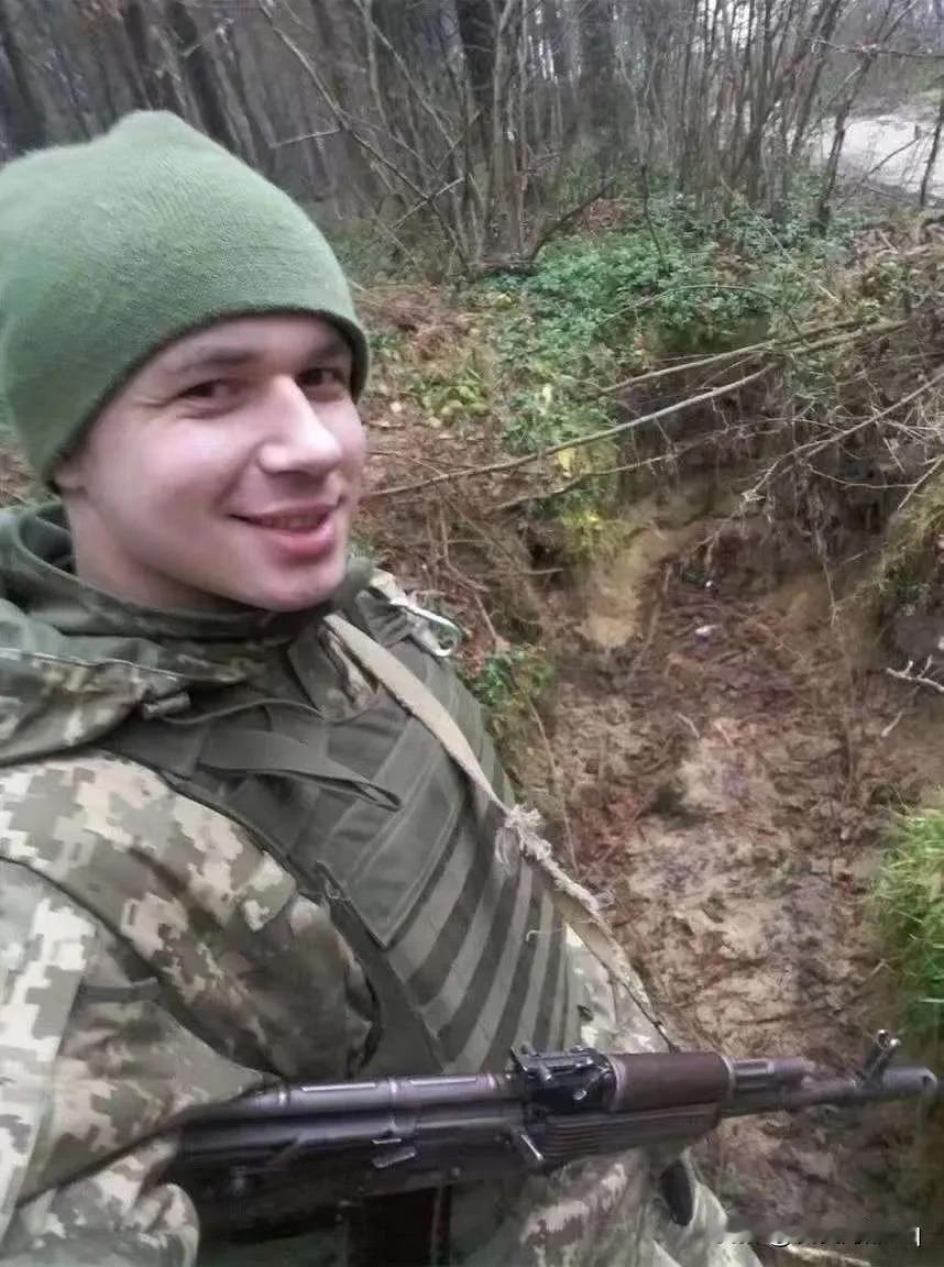 牺牲与胜利？乌克兰工兵维塔利·斯卡昆，好像是这场乌克兰战争中乌克兰军队产生的第