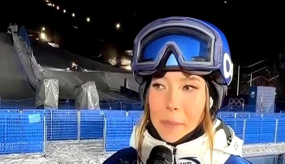 20.75分！谷爱凌狠狠摔在雪里，全场死寂。就在所有人都以为她要选个保稳动