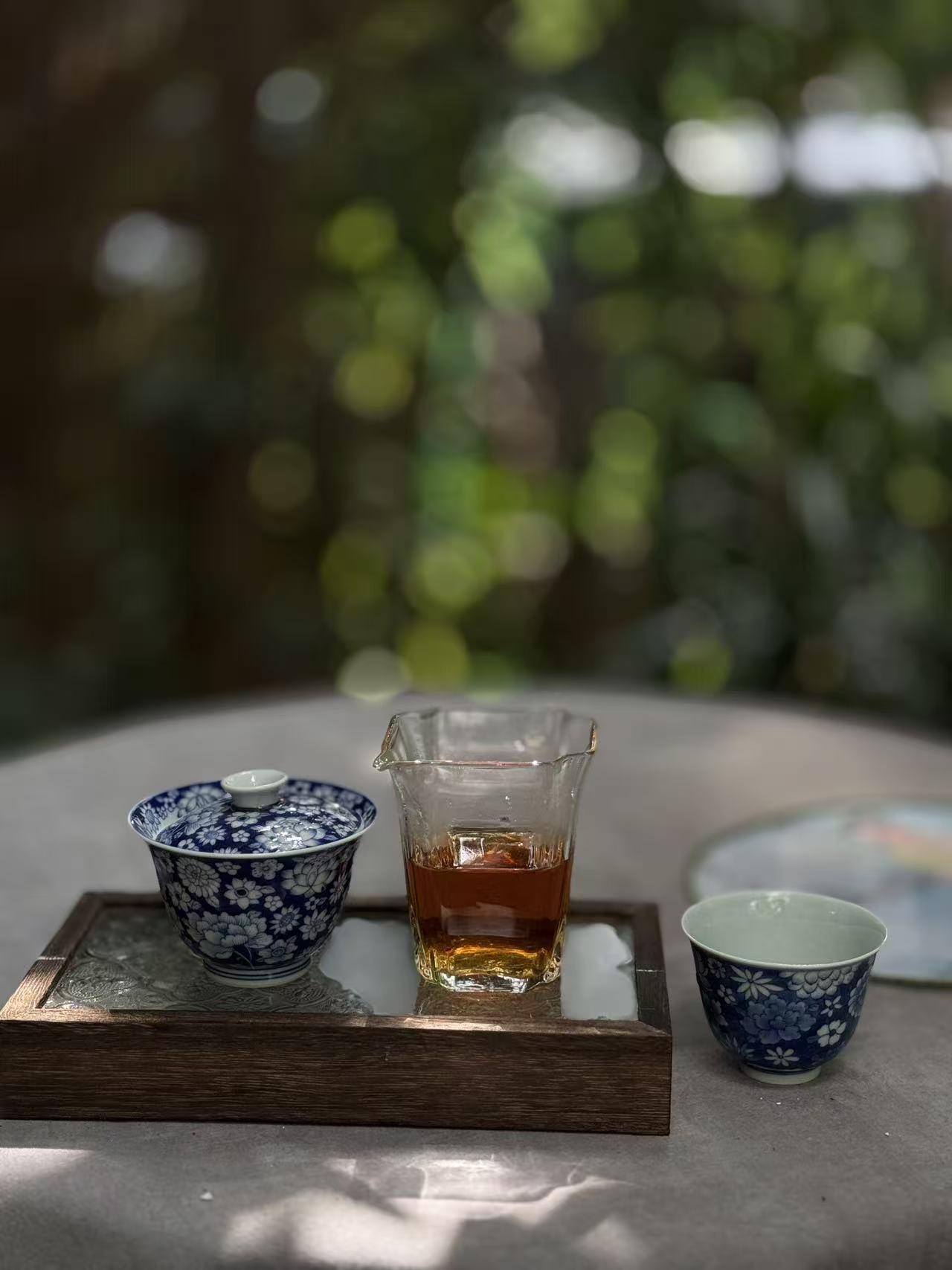 喝茶肚子饿就是茶叶在刮油吗？错！茶叶中的茶多酚，确实有刺激肠胃蠕动的效果。