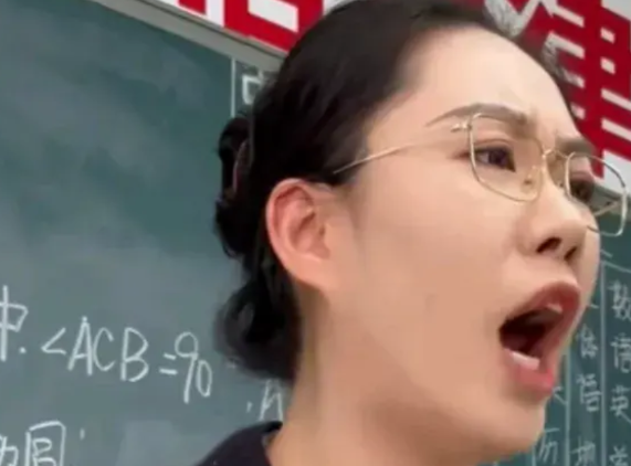 孩子突然给我说：他班里乱套了！   昨天下午，初二的儿子放学回家后和我说：妈妈