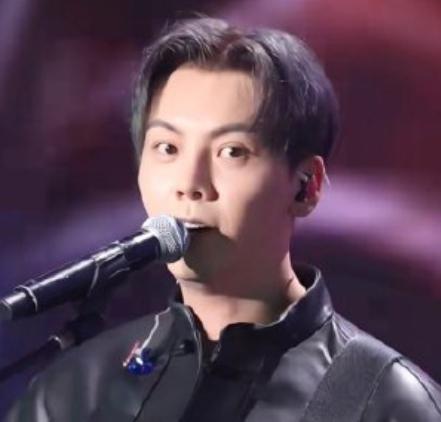 我以为来到了成毅演唱会。2026年8月8日晚，在江苏昆山奥体中心举办的“优酷超酷