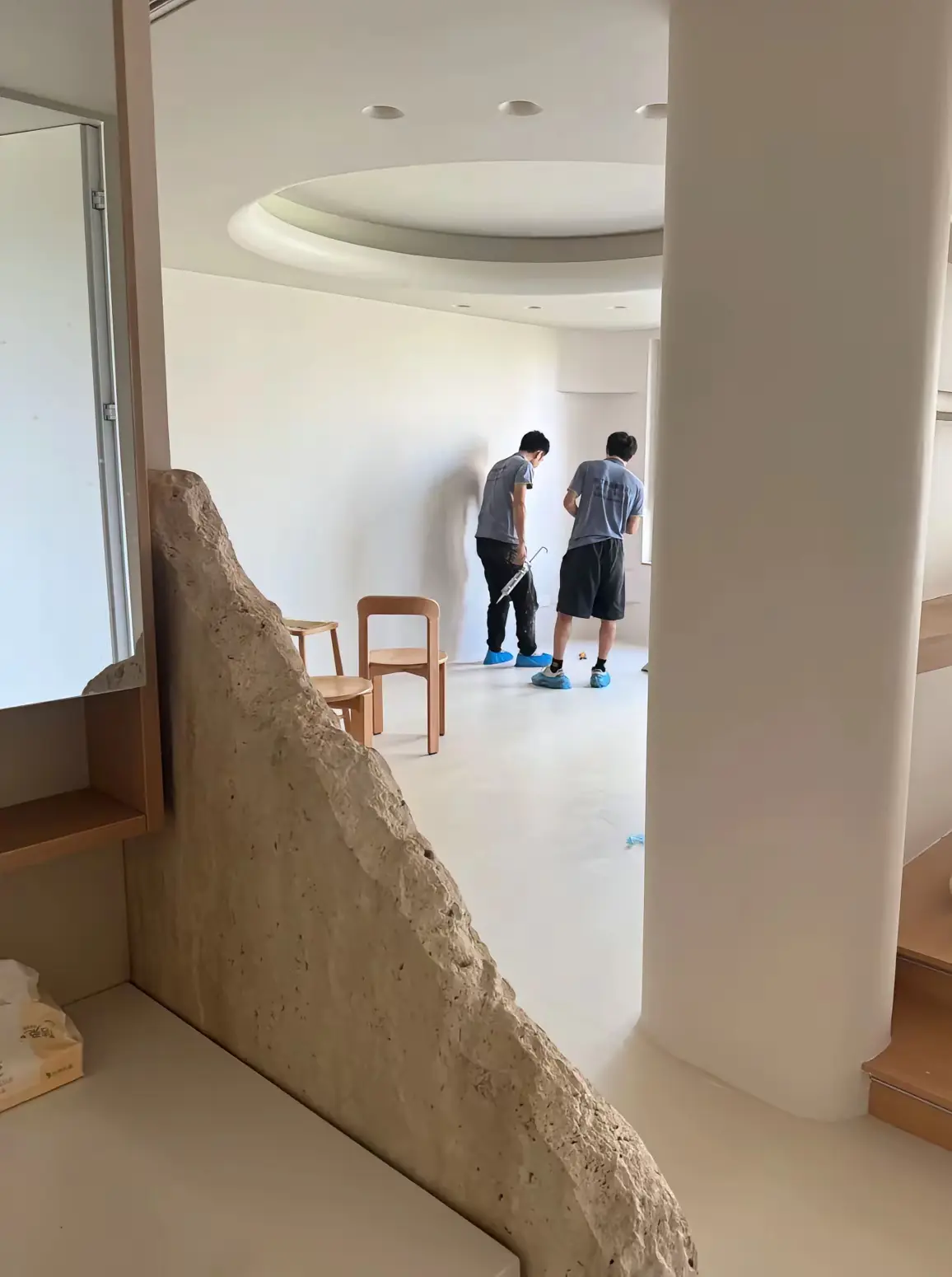 感觉不做踢脚线，把他们难住了
