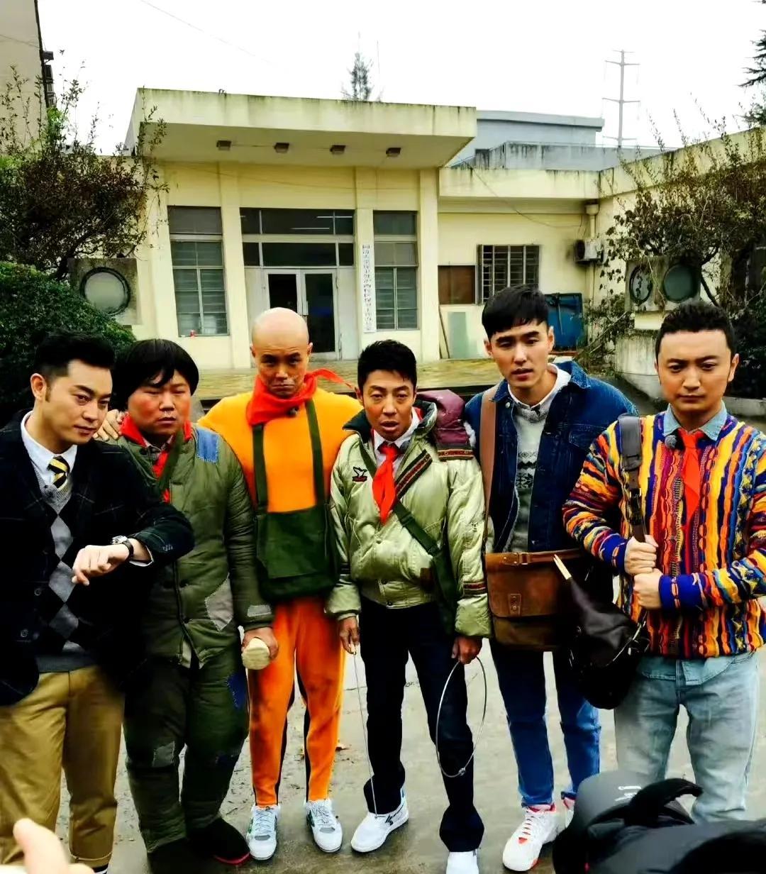 沙溢晒出十年对比照，简直笑翻全网！他与岳云鹏、撒贝宁等五人重现《了不起的挑战》中