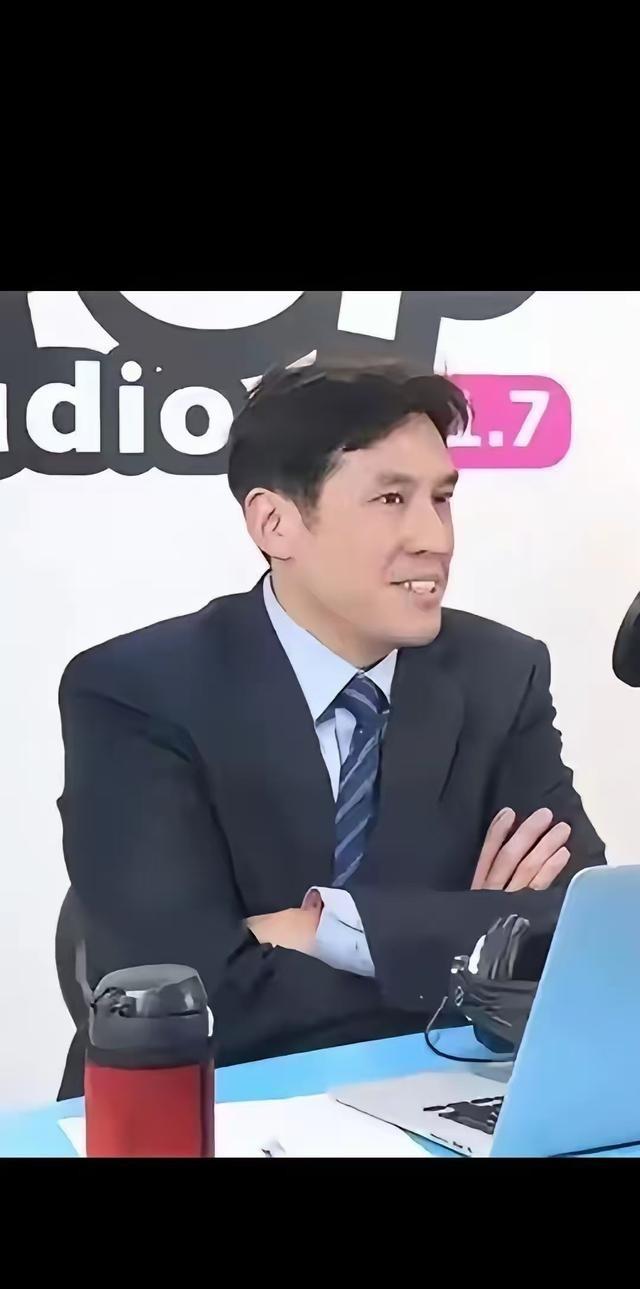 万万没想到，台湾媒体人黄暐翰居然能说出这样没有底线的言论！在一档节目中，他居然问