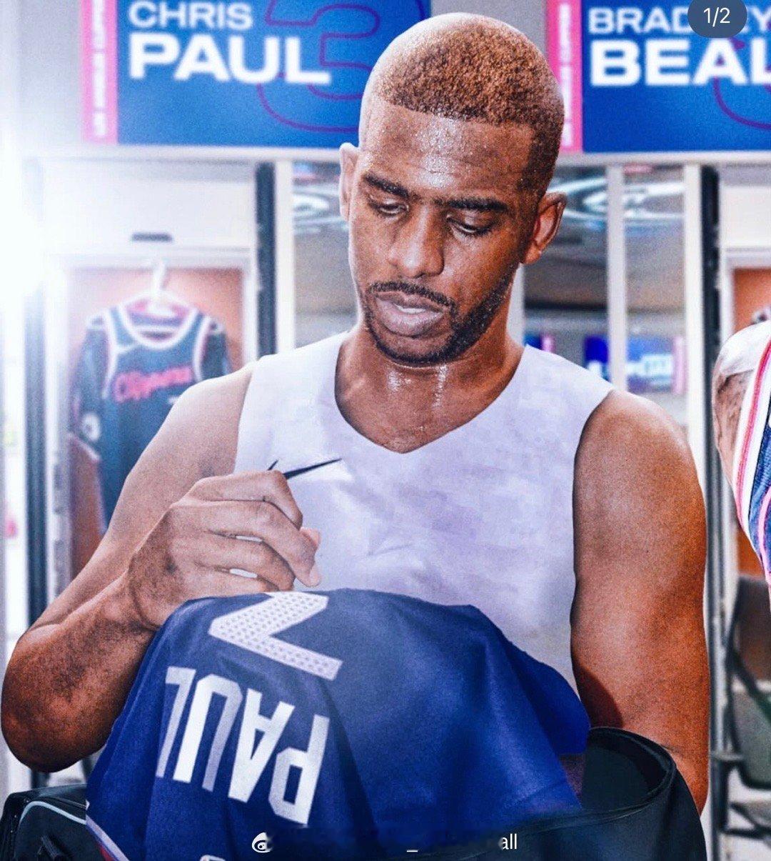 快船下手太狠了，克里斯保罗深夜突然发文：我刚刚得知，我被快船送回家了快船裁掉保罗