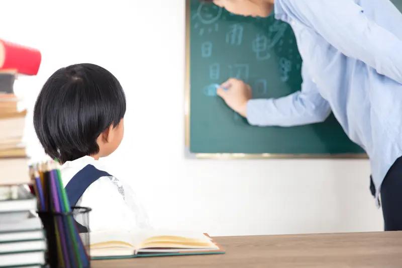 体制内教师最后悔的事不是刚教书时不认真钻研教学也不是选择了教书更不是没努力