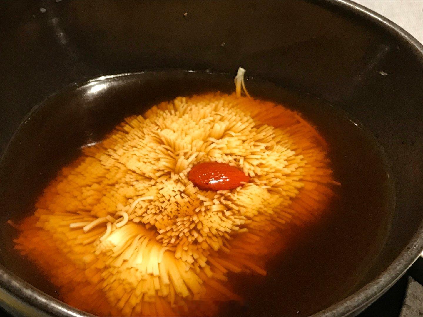 3块钱的豆腐切丝能卖45块在一次汽车品牌活动上我吃过的这碗豆腐成本可能都到不了3