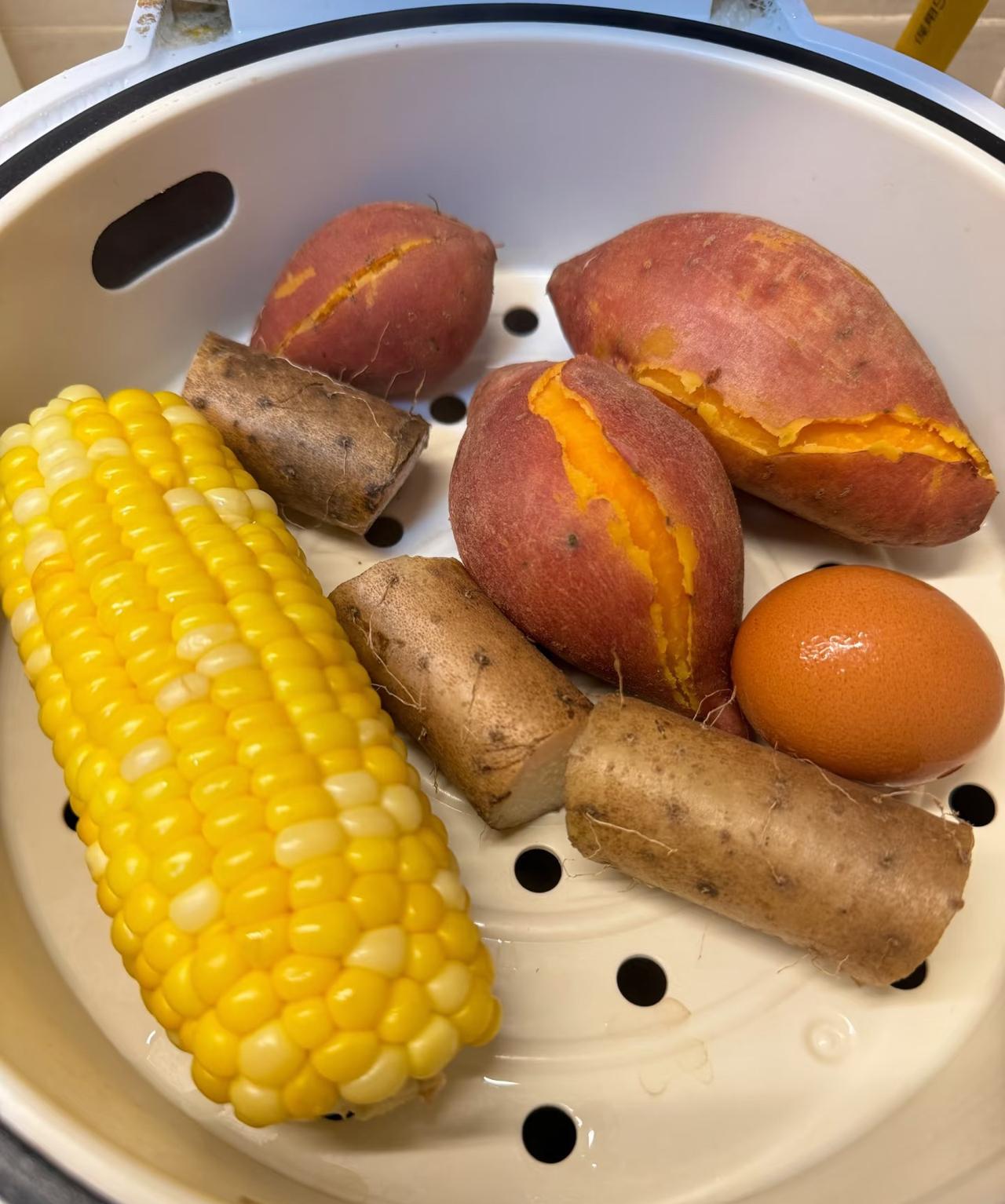 一直有个疑问？为什么玉米算粮食而地瓜却不算！现实生活中，两者功能基本相同。如果把