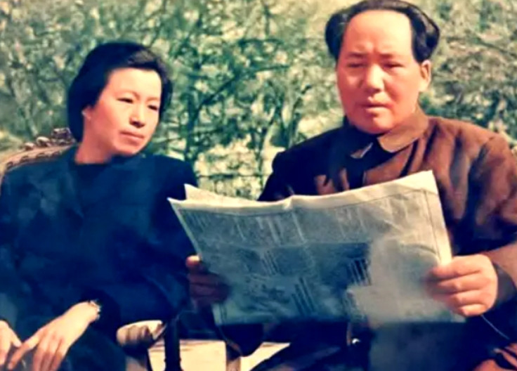 1970年9月15日，也就是中秋节那天，毛主席忽然送给了江青五个玉米。当时，