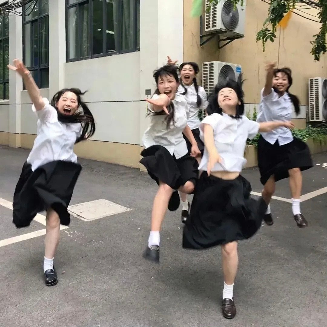 𝗦𝗛𝗔𝗥𝗘：朋友圈背景图