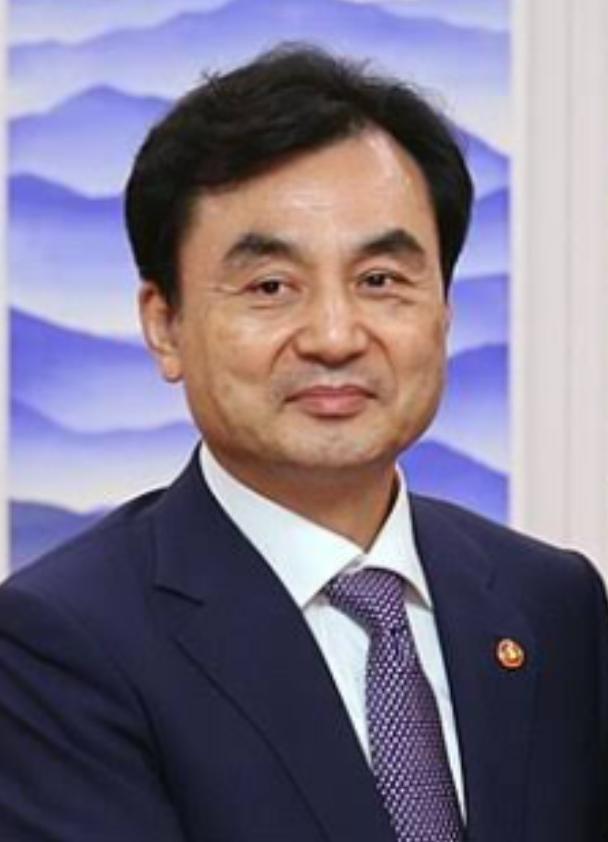 太罕见了！韩国核心军方高官，国防部长安圭伯当众对中国亮出惊人态度。在6月的一