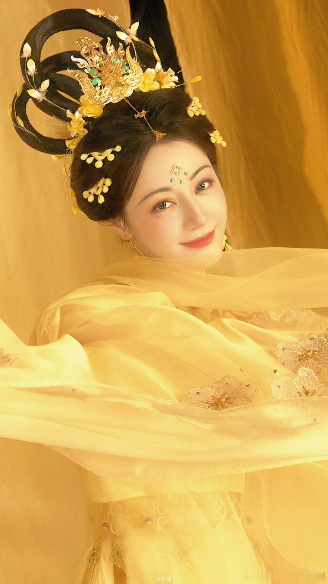 迪丽热巴神女下凡异域风格的美丽嫦娥这不就来了,美成这样还说什么了,河南给你了热