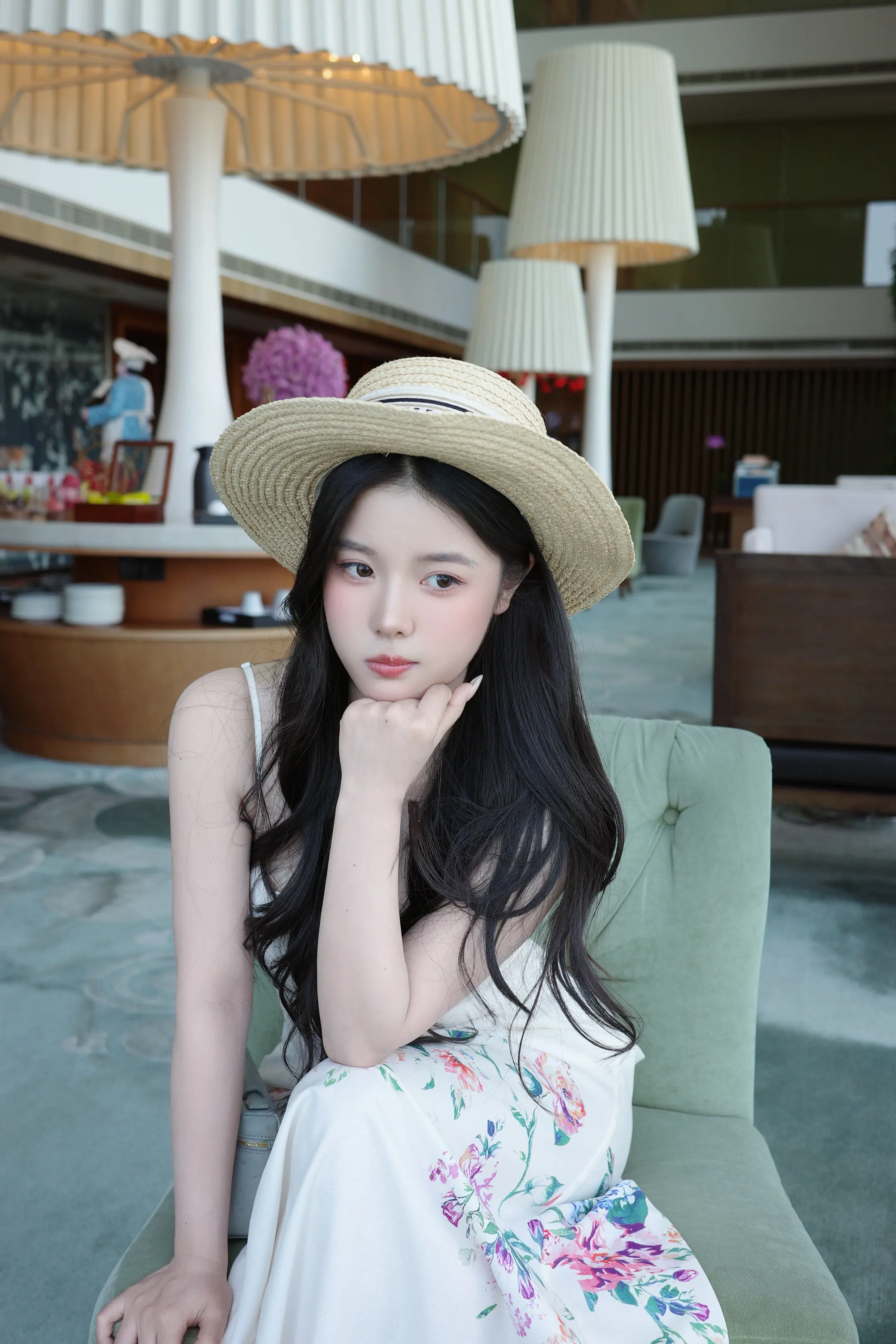 每个人的胸口都有一个洞 有人用猫猫狗狗填满 有人用工作事业填满 有人用...