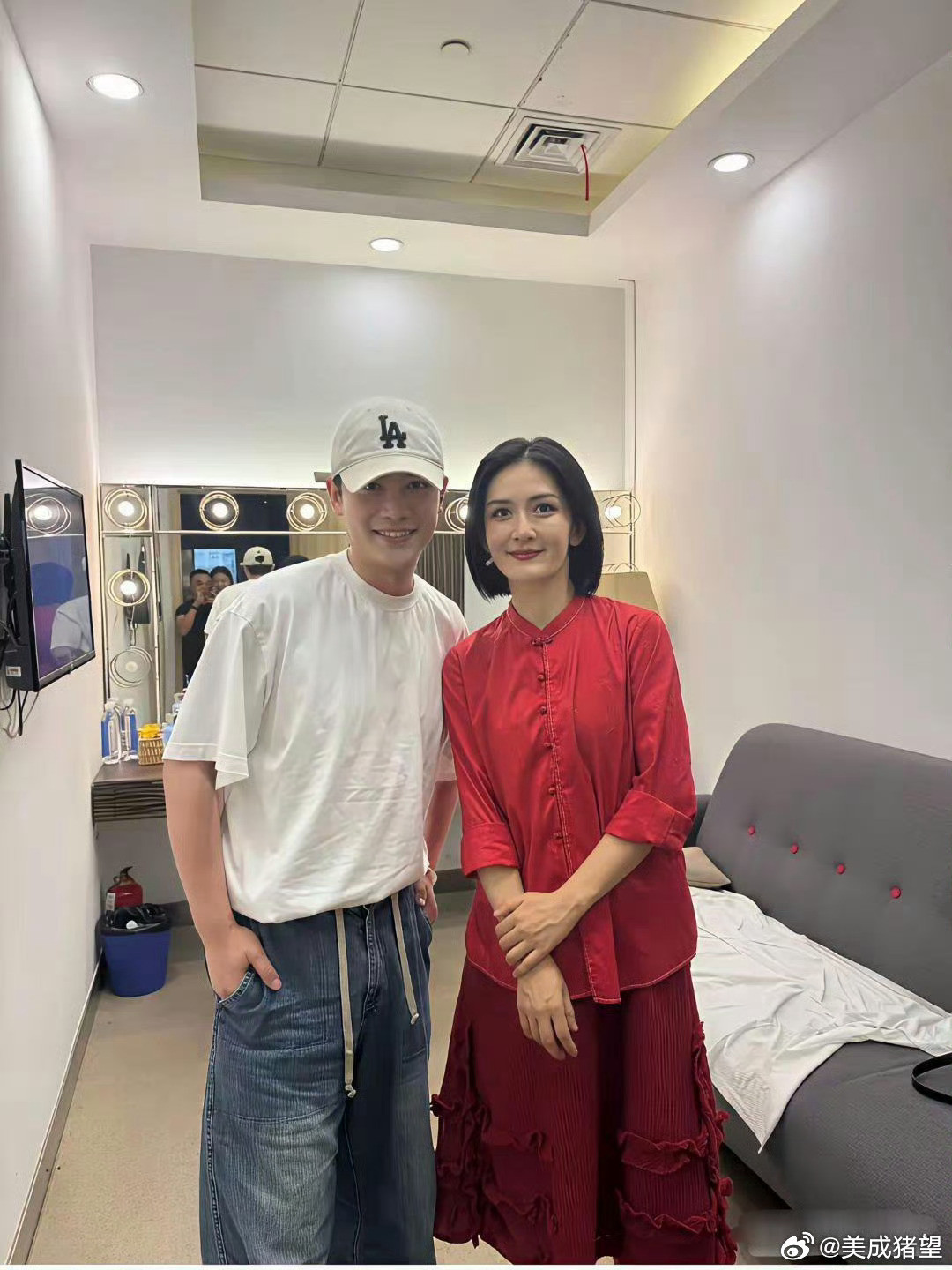 谢娜，这种面相再过几年，是不是没法看了。