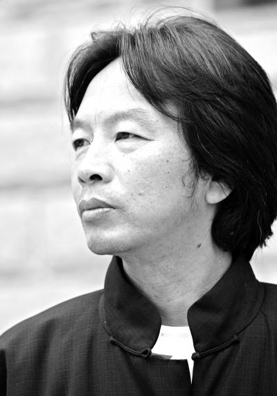 刘震云曾说：“想看透一个女人，其实特简单。你请她吃十顿饭，都不如让她坐一次你的副