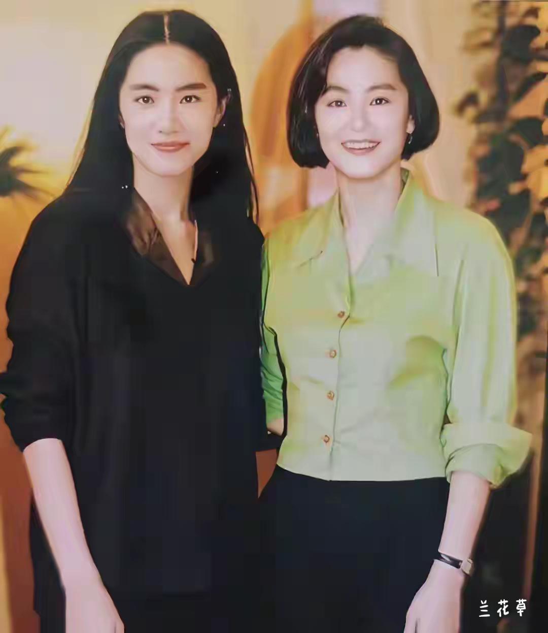 林青霞的替身太像林青霞了，俩人站在一起，几乎不分伯仲。