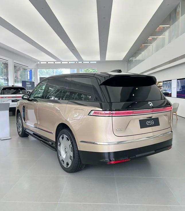 去蔚来门店看蔚来ES9，本来只想随便转转，结果在车外车里看了20多分钟。536