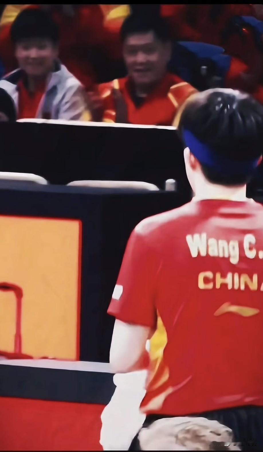 谁能扛得住脸圆咪这么盯着你笑？反正我是顶不住！日刷夜刷，你们是不是还是刷漏了哈