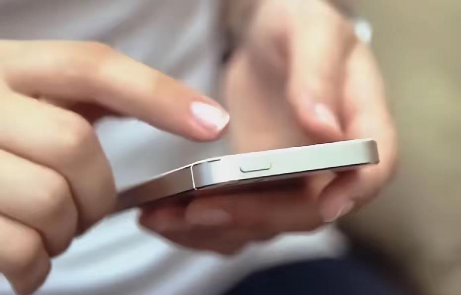 十年前，一个叫“那英”的女人以一句“不具备审美”，将刀郎踢出主流乐坛。彼时，媒体