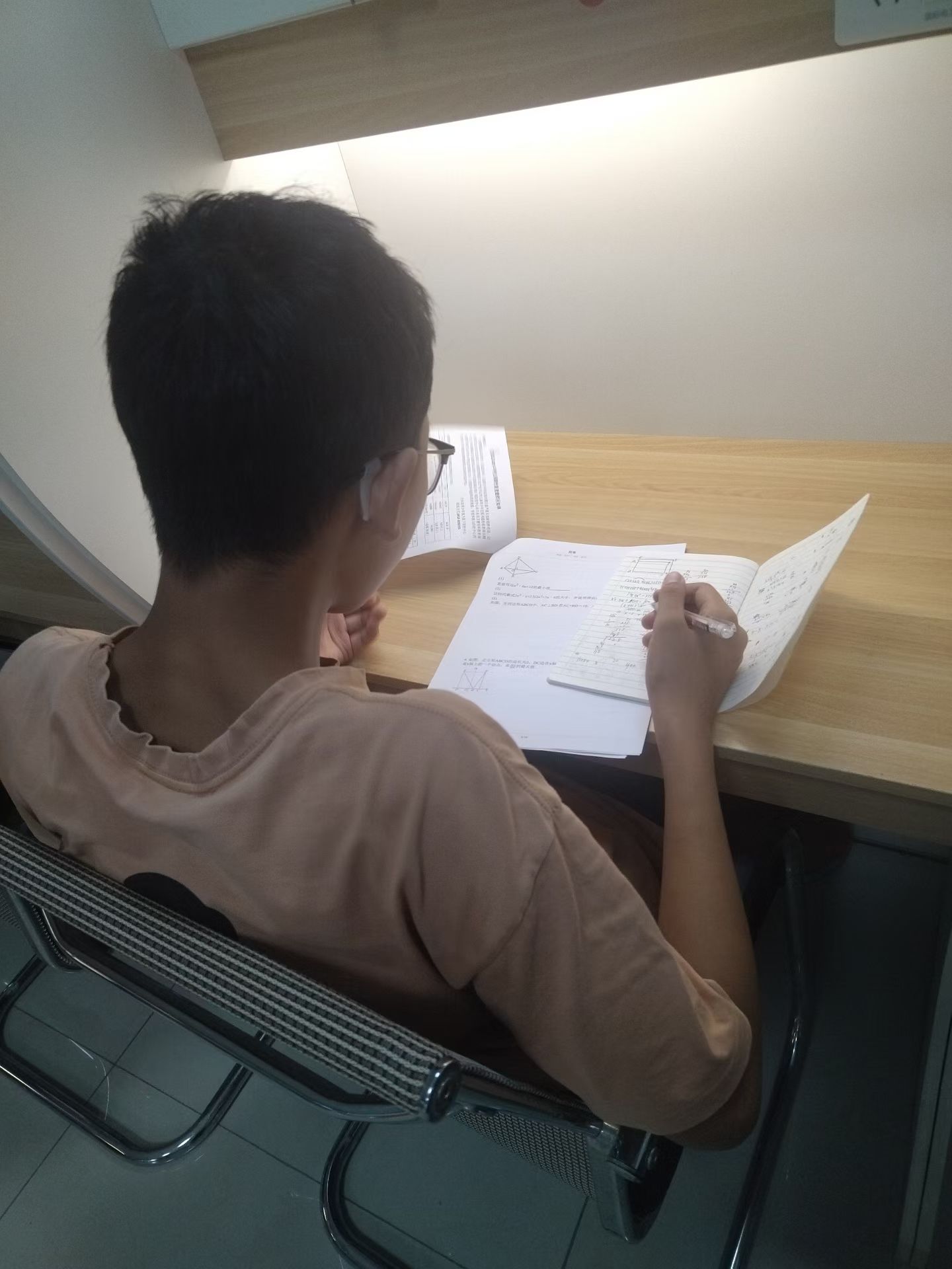 提到吕雉，很多人只记得她狠辣残酷。但很少有人知道，她原本是个普通的富家女子，是刘邦的原配妻子，也是大