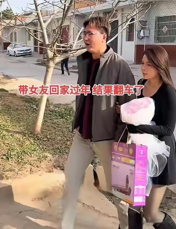 腊月二十八这天，一个90后小伙子带着女朋友回了四川老家。刚进门没多久，他姐姐一看