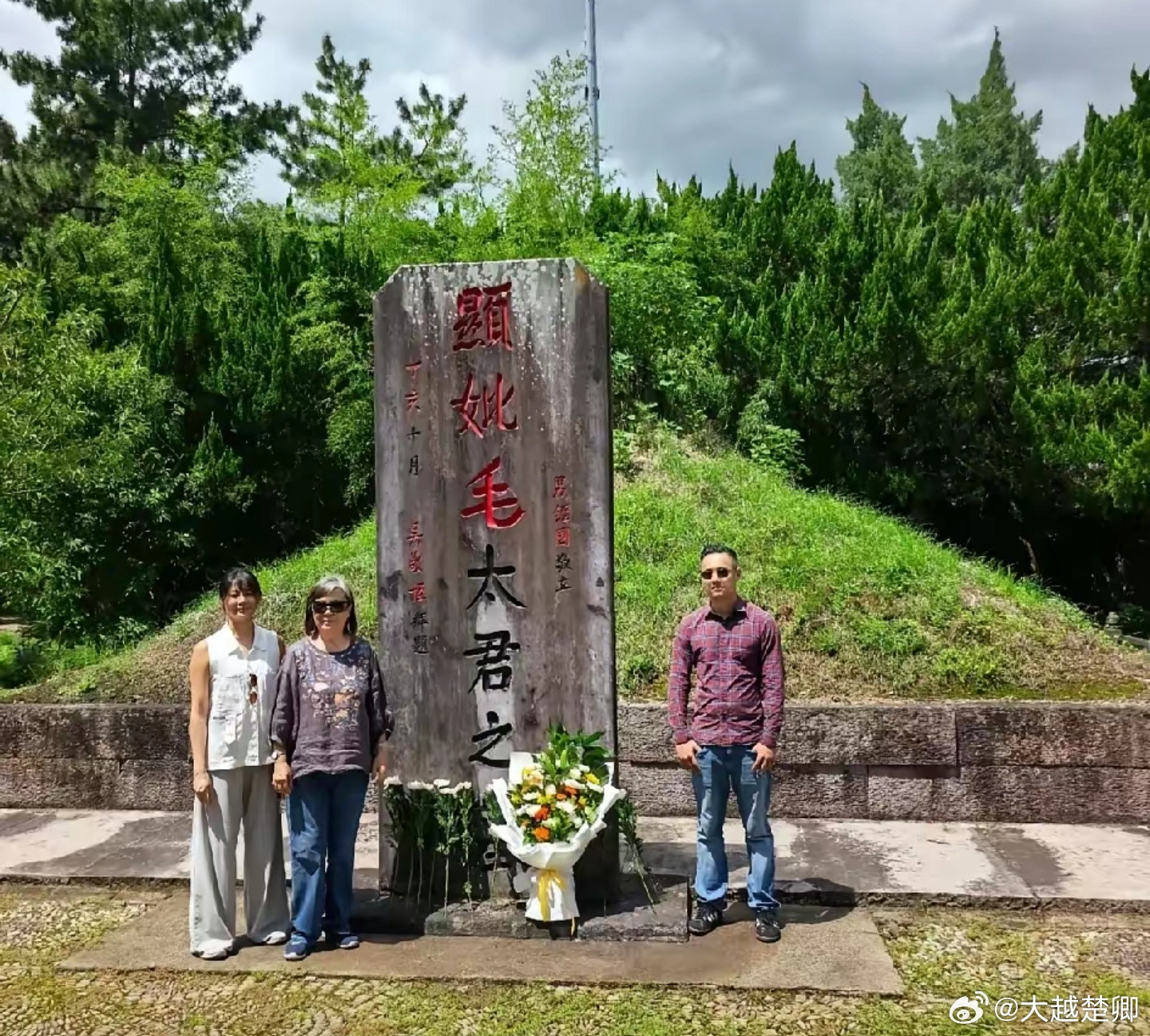 蒋友青等蒋氏后入日前回到浙江奉化祭祖。​​​