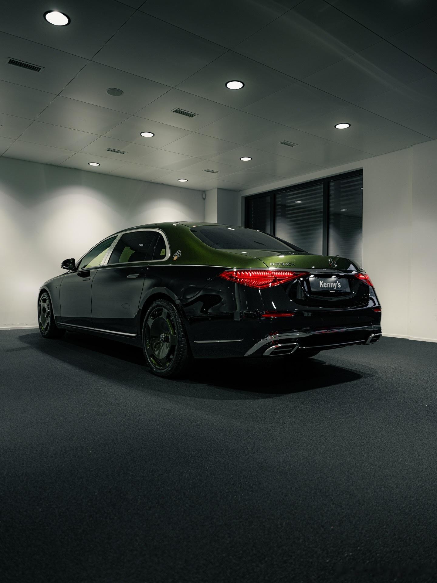 Mercedes-迈巴赫S680V12版。全球限量50辆，采用橄榄金属色，并