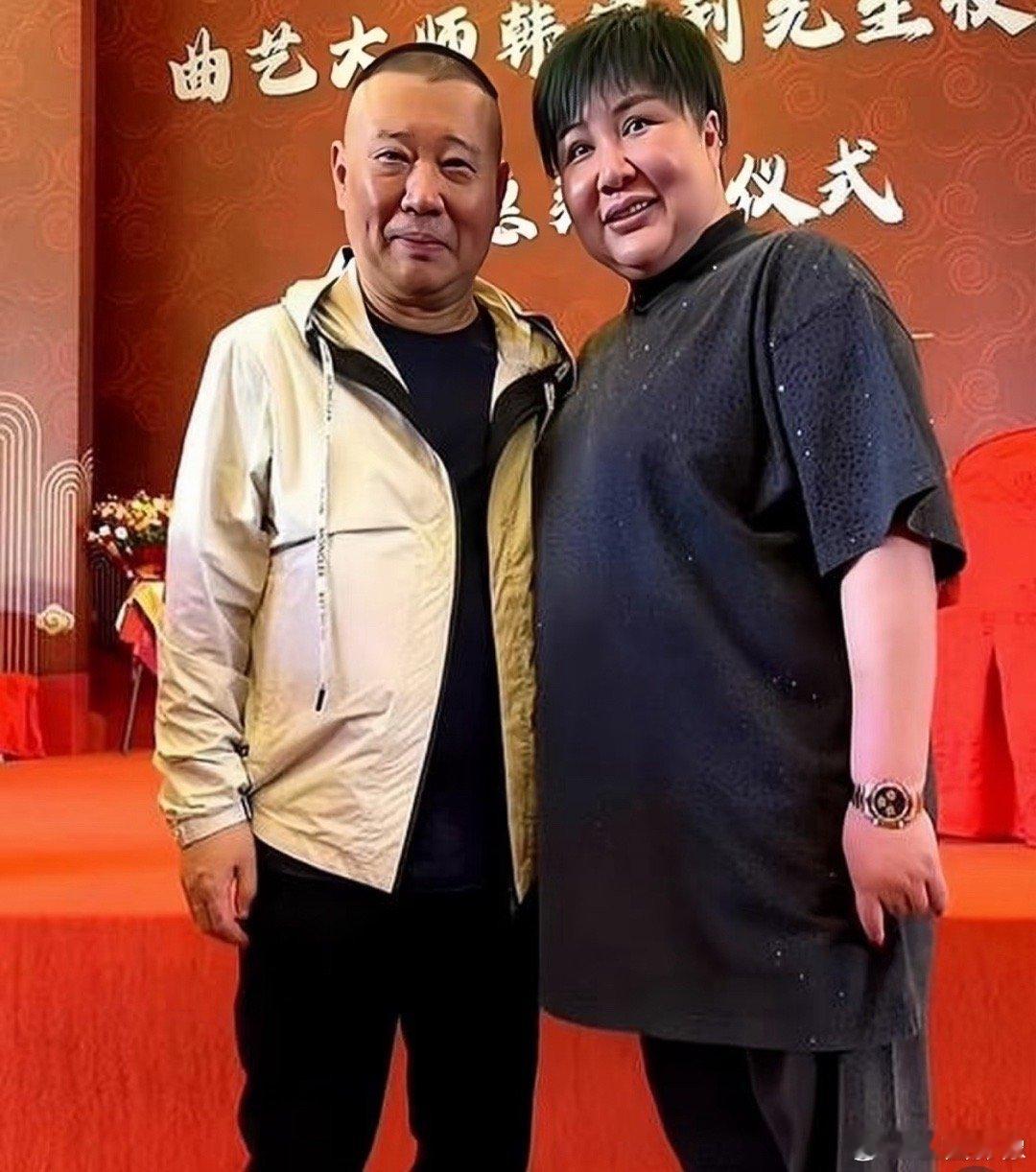 郭德纲的夫人越来越有向太的感觉了​​​