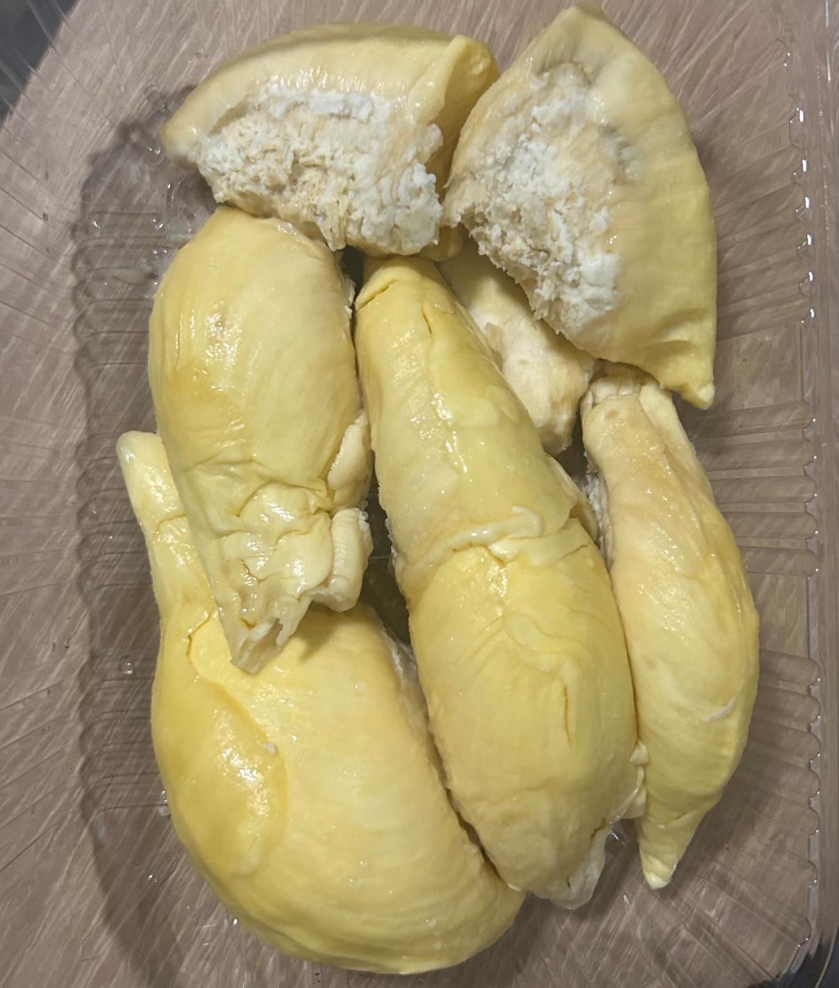 就因为两块钱差价，榴莲摊老板一句话送走顾客。逛水果摊撞见特别现实的一幕，162