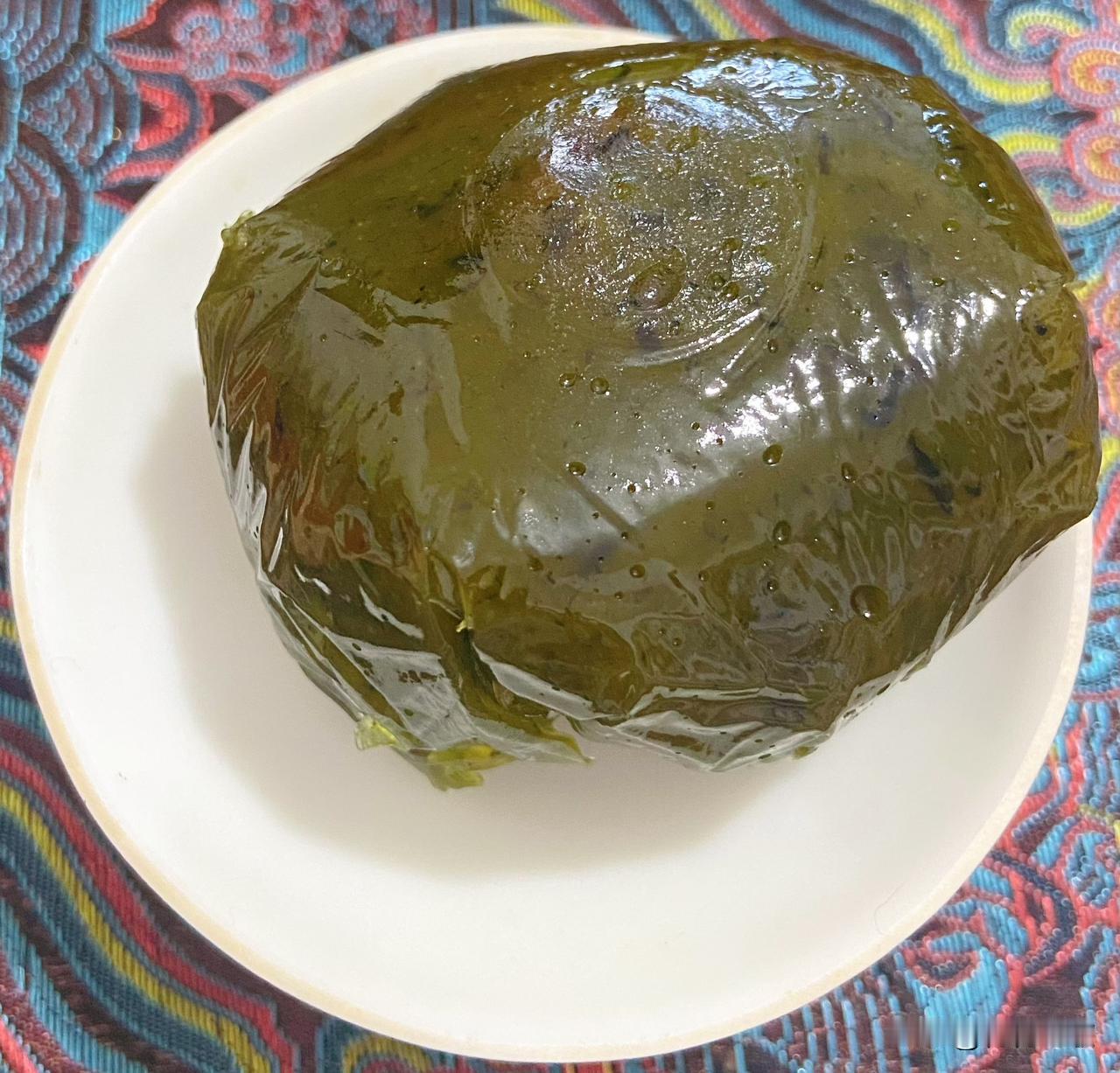 不知是在等黄沙还是等雨水，总之，钓鱼这个户外活动还是留给蓝天白云的好天气吧！