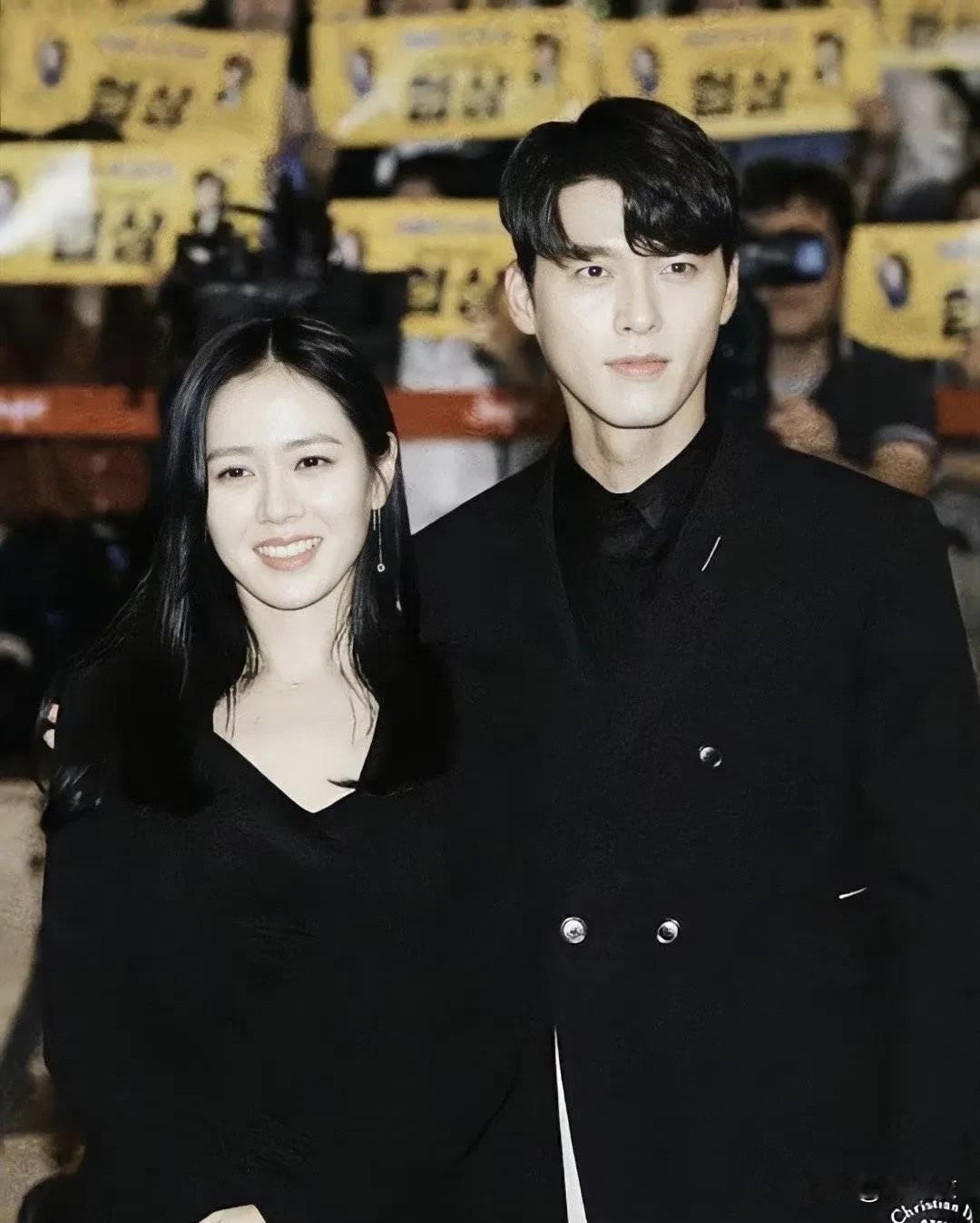 其他的韩国四十几岁的男明星，都喜欢找比自己小十几岁甚至是二十岁的女孩子做老婆。