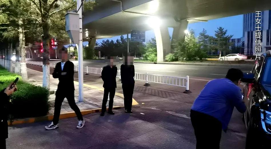 12月9日报道内蒙古的李娟花27万买了辆新车，刚上完牌照20分钟，车还没